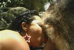 Зоосекс у водопада девушки с собакой